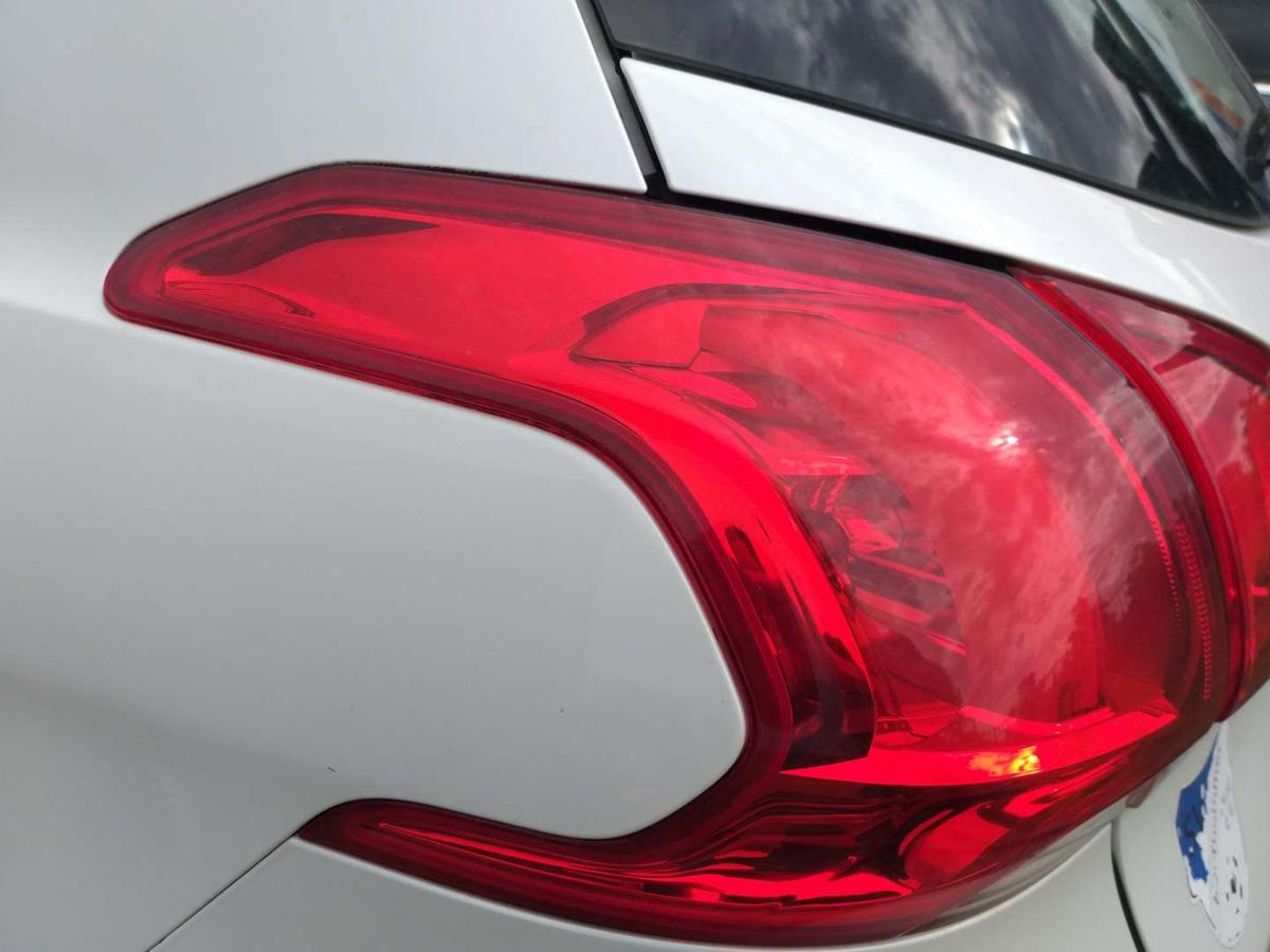 Peugeot 2008 original Rücklicht Rückleuchte Schlussleuchte links Bj.2014